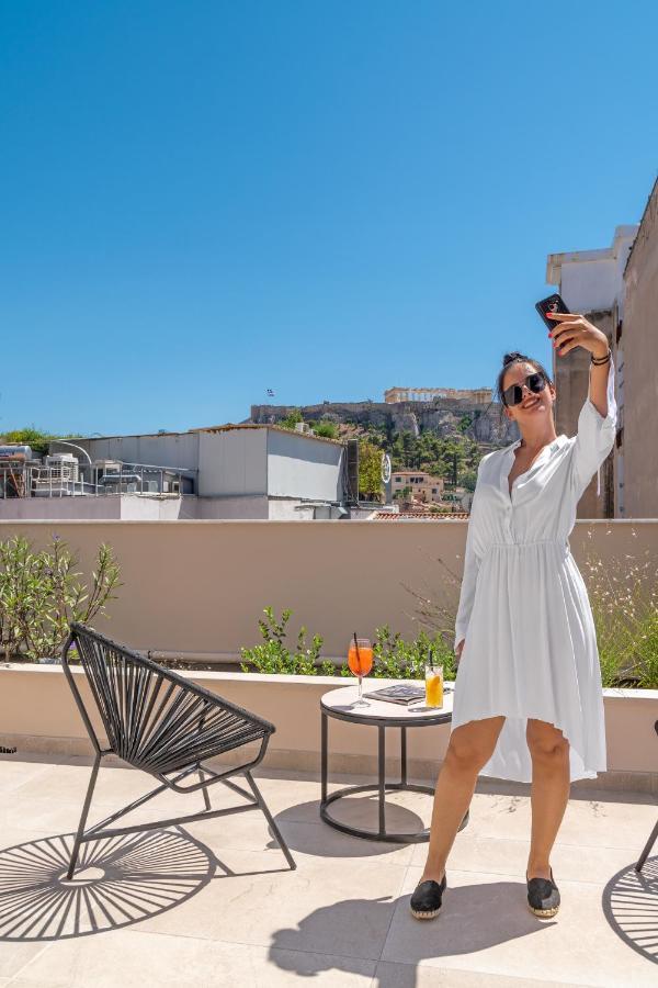 Hellenic Vibes Smart Hotel Athens Luaran gambar A woman taking a selfie