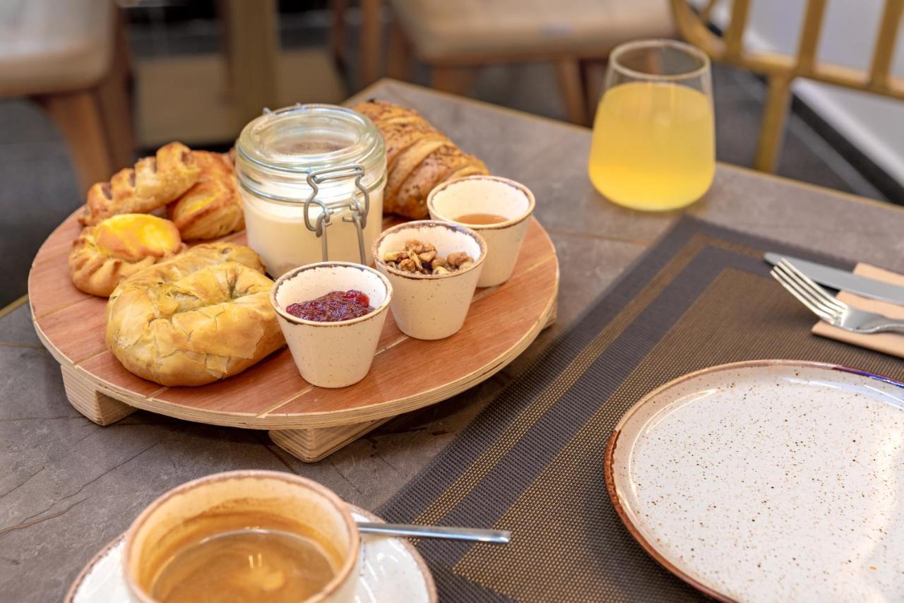 Hellenic Vibes Smart Hotel Athens Luaran gambar Breakfast at the hotel