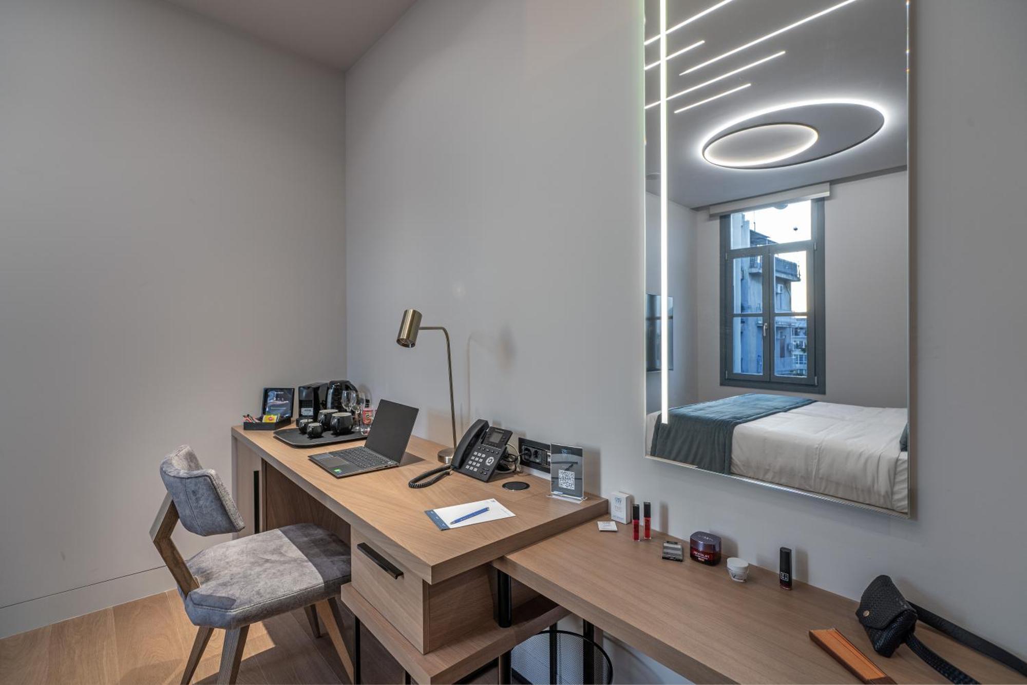 Hellenic Vibes Smart Hotel Athens Luaran gambar A room at the hotel